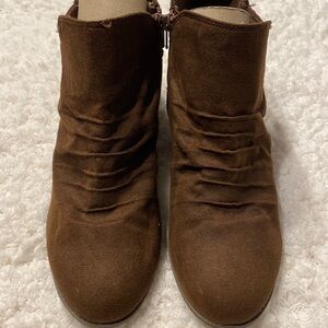 Womens Dept 222 solid brown suede zipper ankle boots size 10